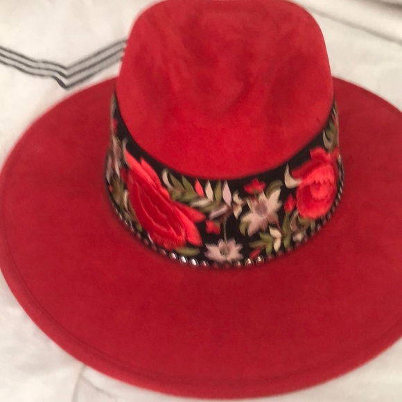 Hat - Picture 1 of 2